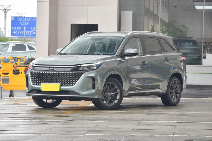 同是插混SUV，续航更长、空间更大的蓝电E5不比启辰大V DD-i香吗？